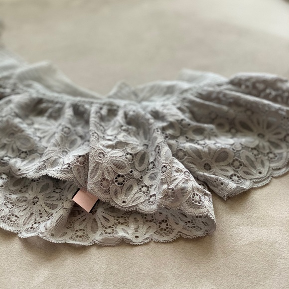 BRAND NEW VICTORIA’S SECRET BRALETTE, SIZE XS - Picture 5 of 7